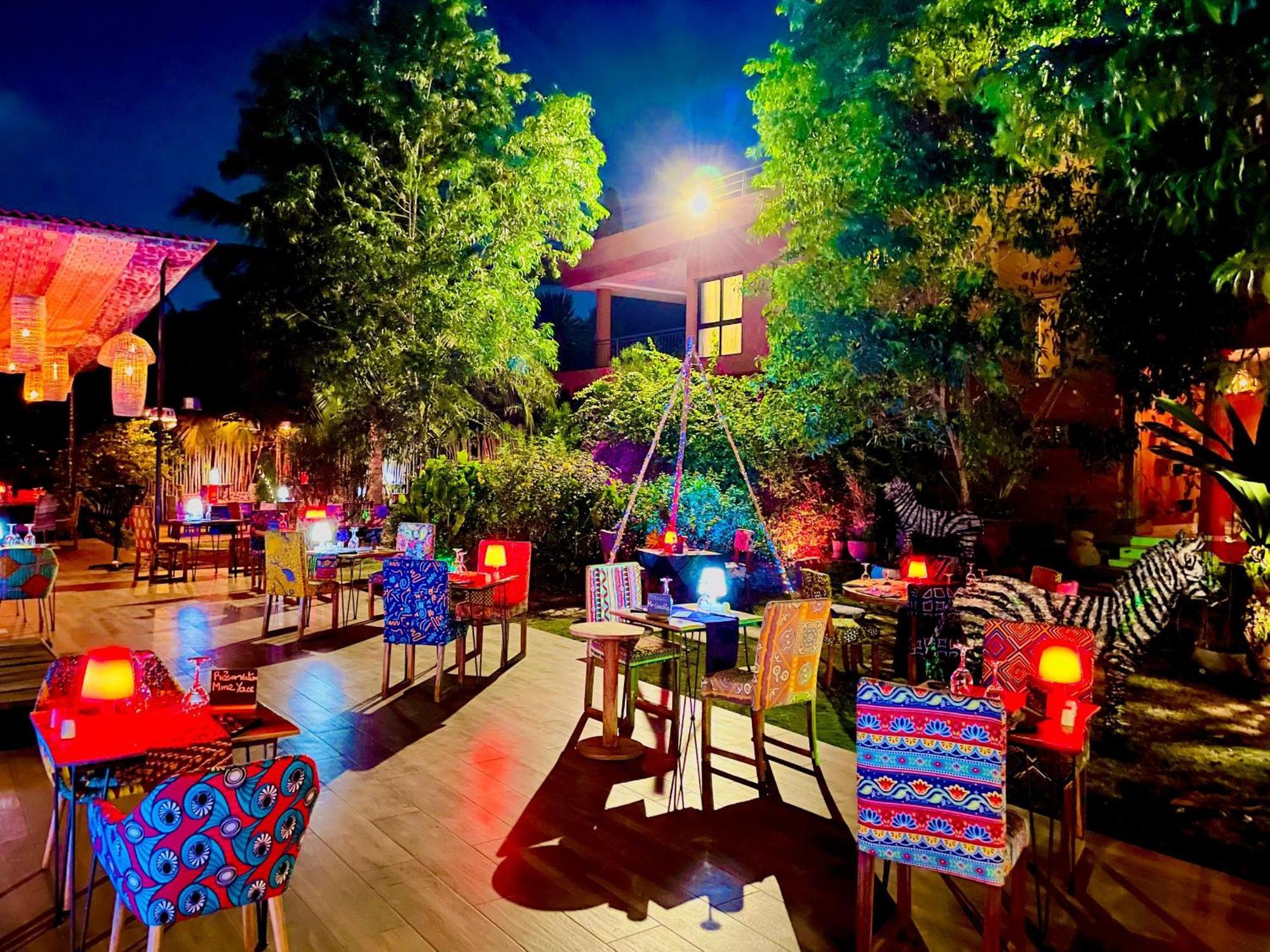 Le Patio Hotel Lome Bagian luar foto