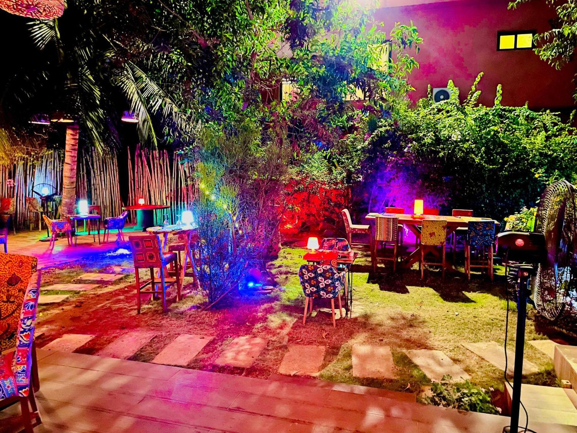 Le Patio Hotel Lome Bagian luar foto