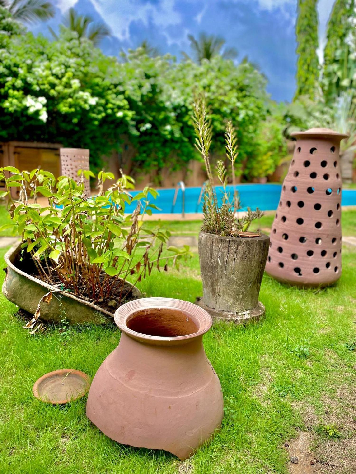 Le Patio Hotel Lome Bagian luar foto
