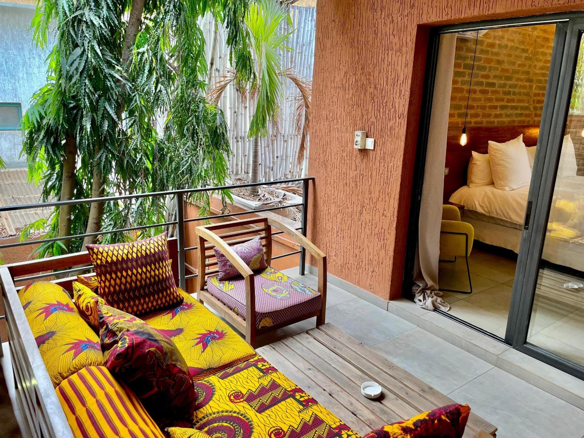 Le Patio Hotel Lome Bagian luar foto