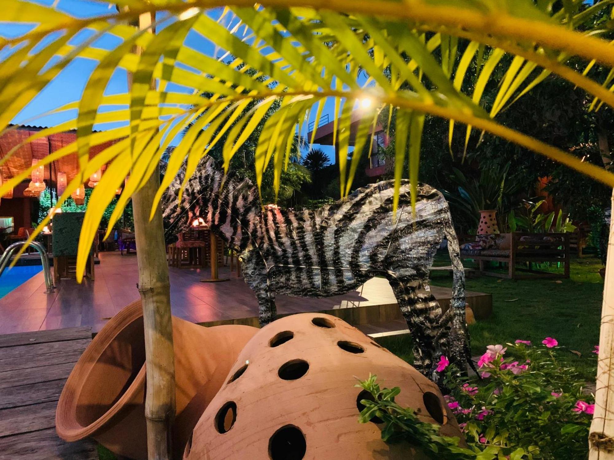 Le Patio Hotel Lome Bagian luar foto