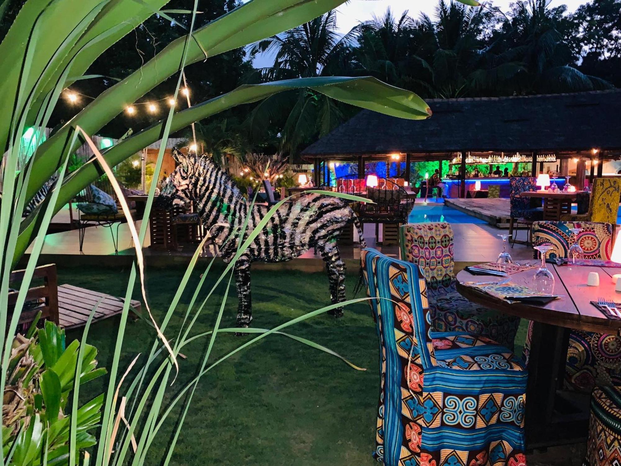 Le Patio Hotel Lome Bagian luar foto