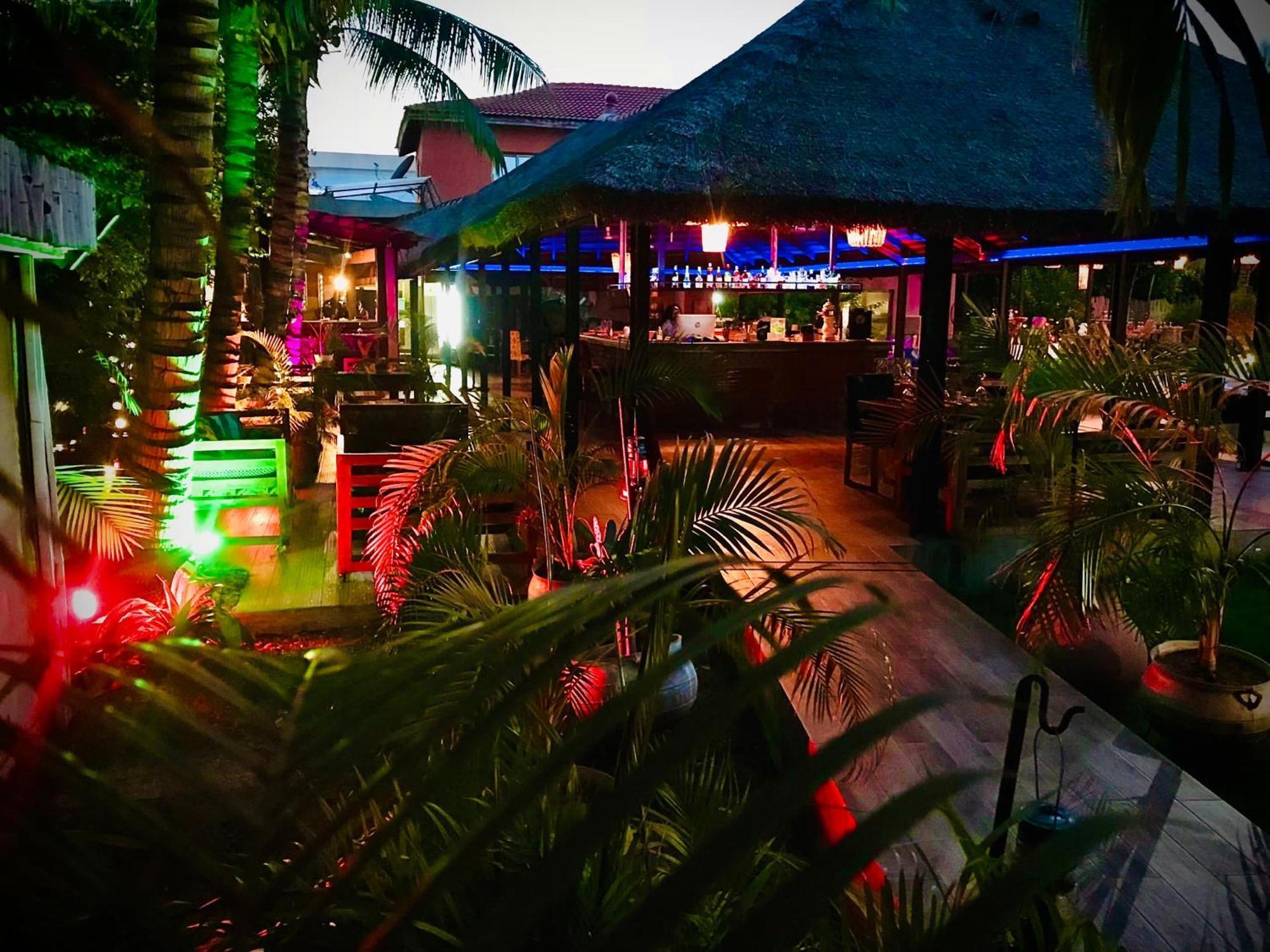Le Patio Hotel Lome Bagian luar foto