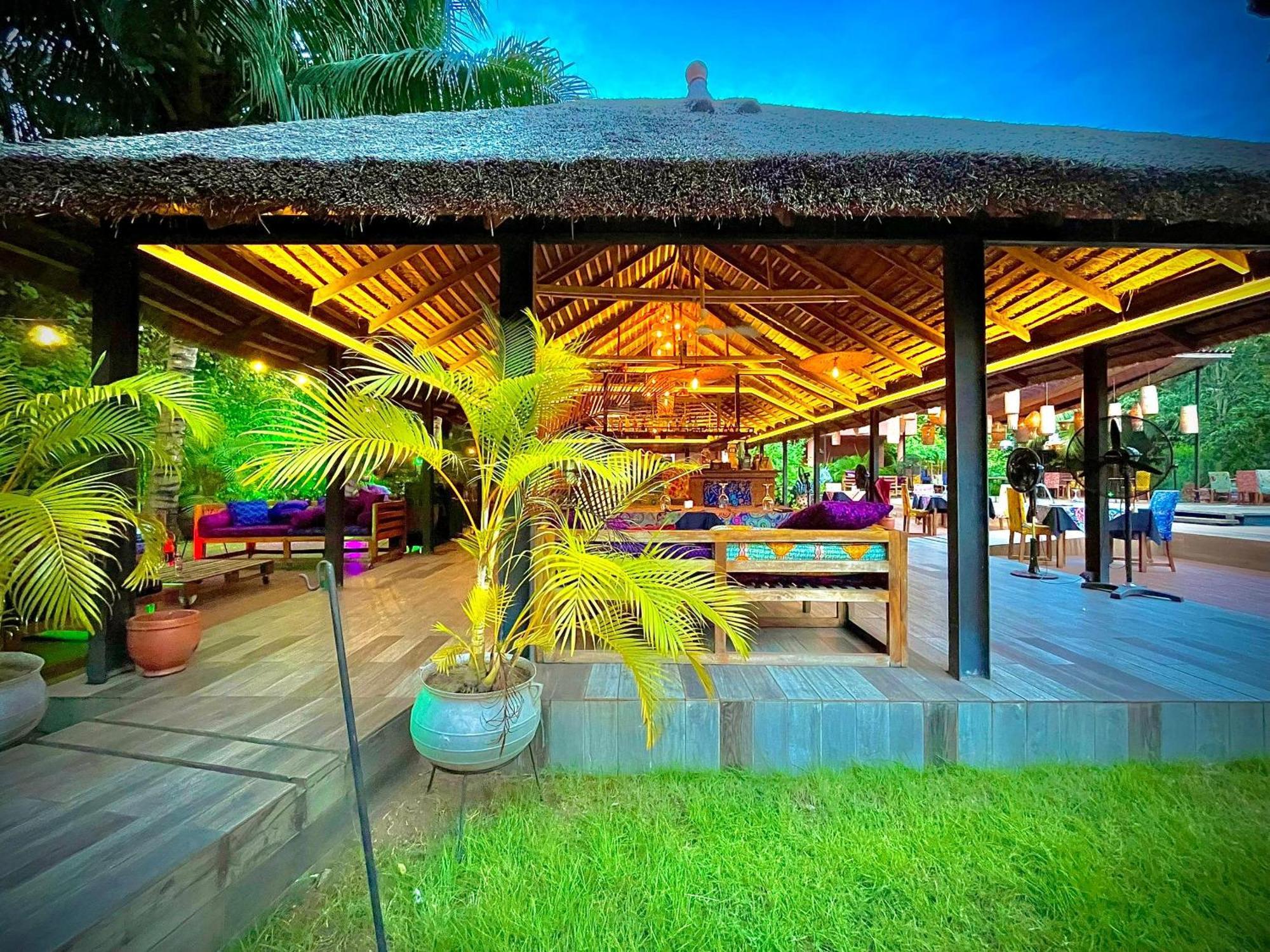 Le Patio Hotel Lome Bagian luar foto