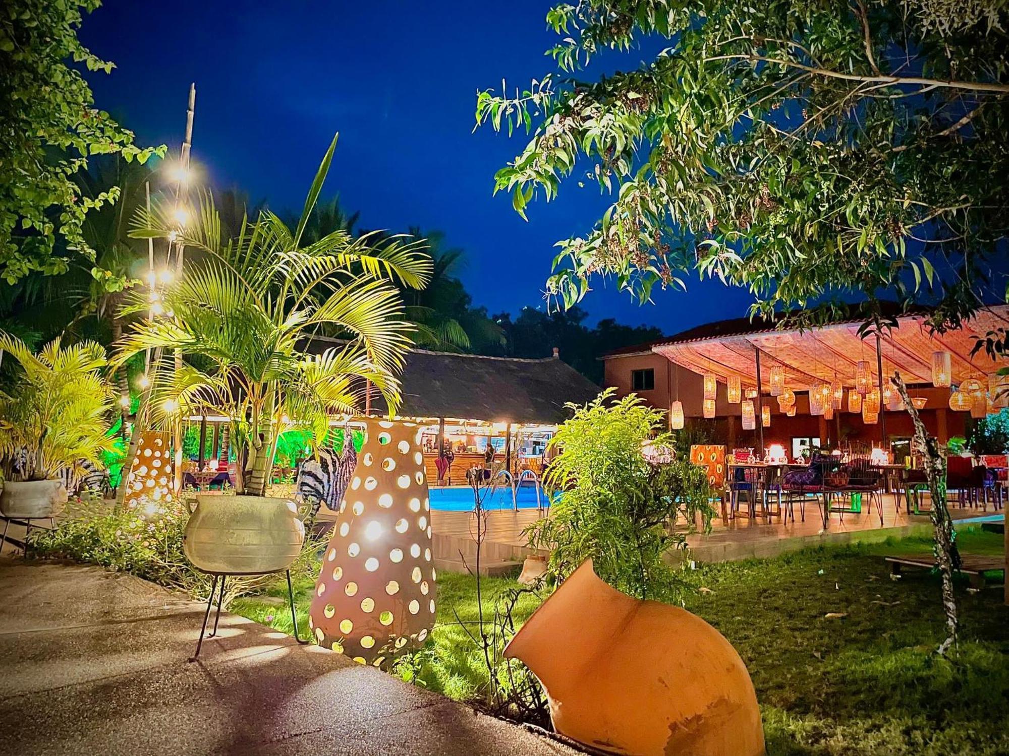 Le Patio Hotel Lome Bagian luar foto
