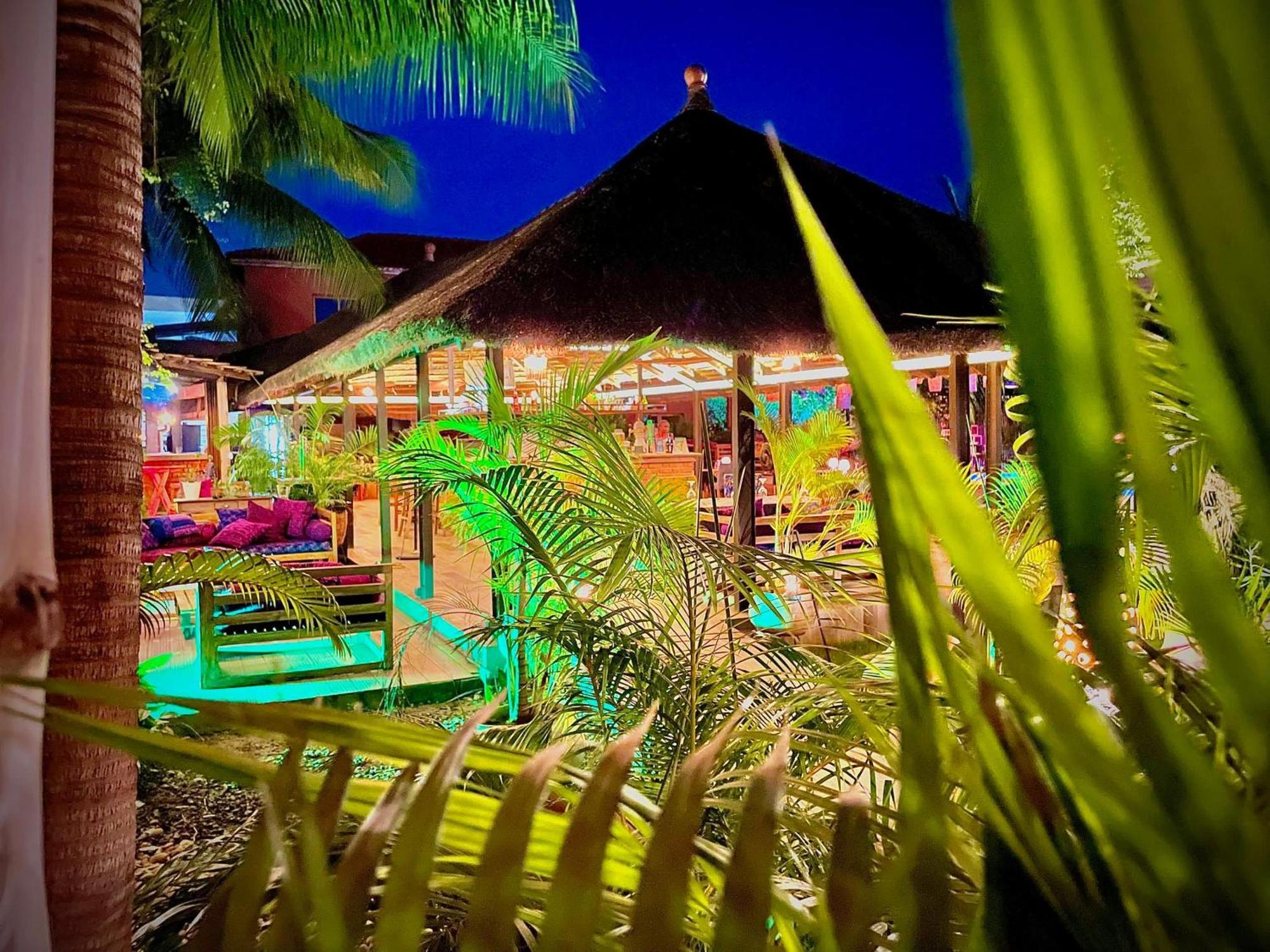 Le Patio Hotel Lome Bagian luar foto