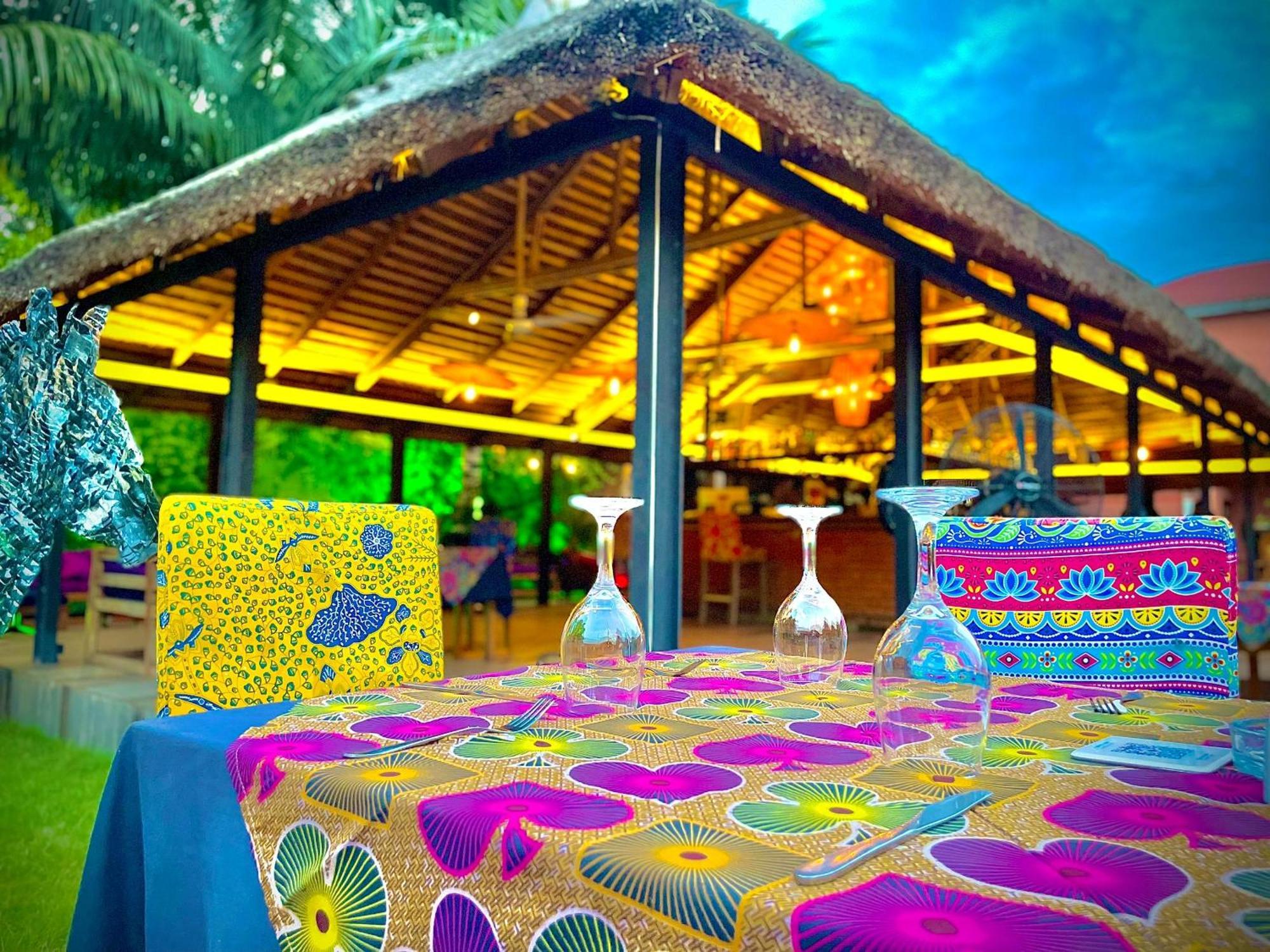Le Patio Hotel Lome Bagian luar foto