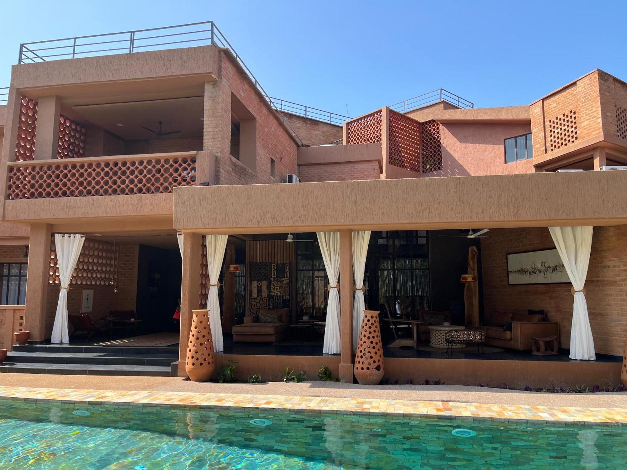 Le Patio Hotel Lome Bagian luar foto