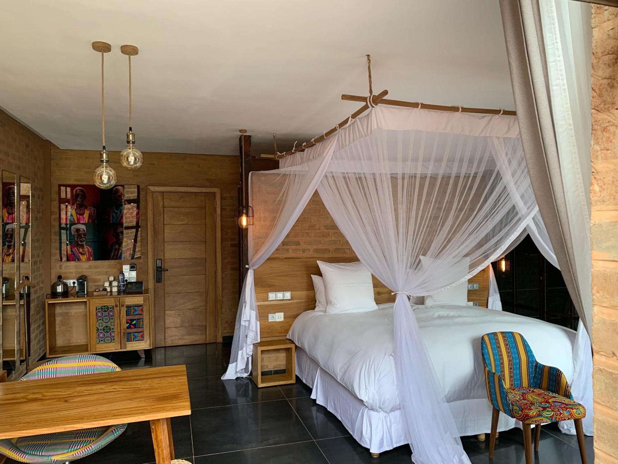 Le Patio Hotel Lome Bagian luar foto
