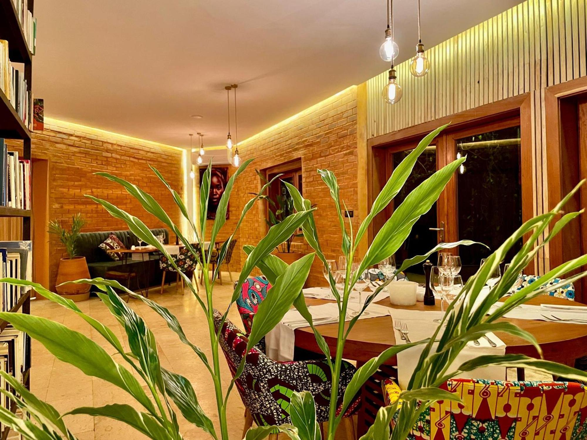 Le Patio Hotel Lome Bagian luar foto