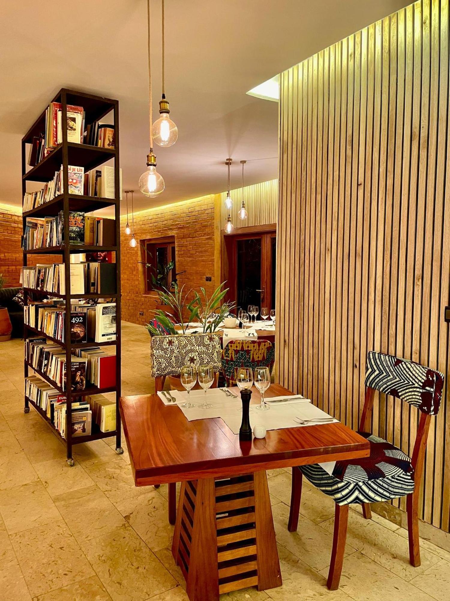 Le Patio Hotel Lome Bagian luar foto
