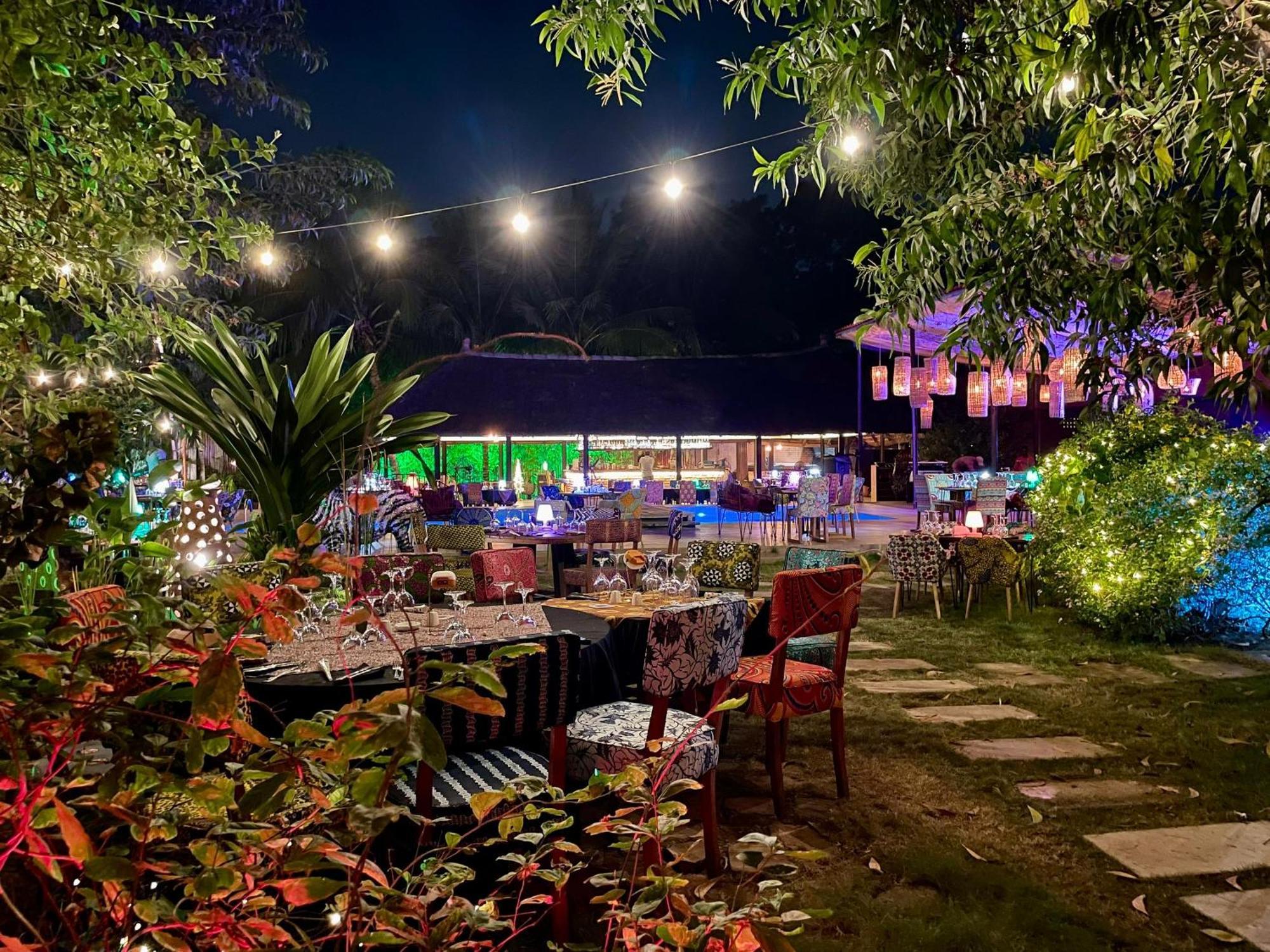 Le Patio Hotel Lome Bagian luar foto