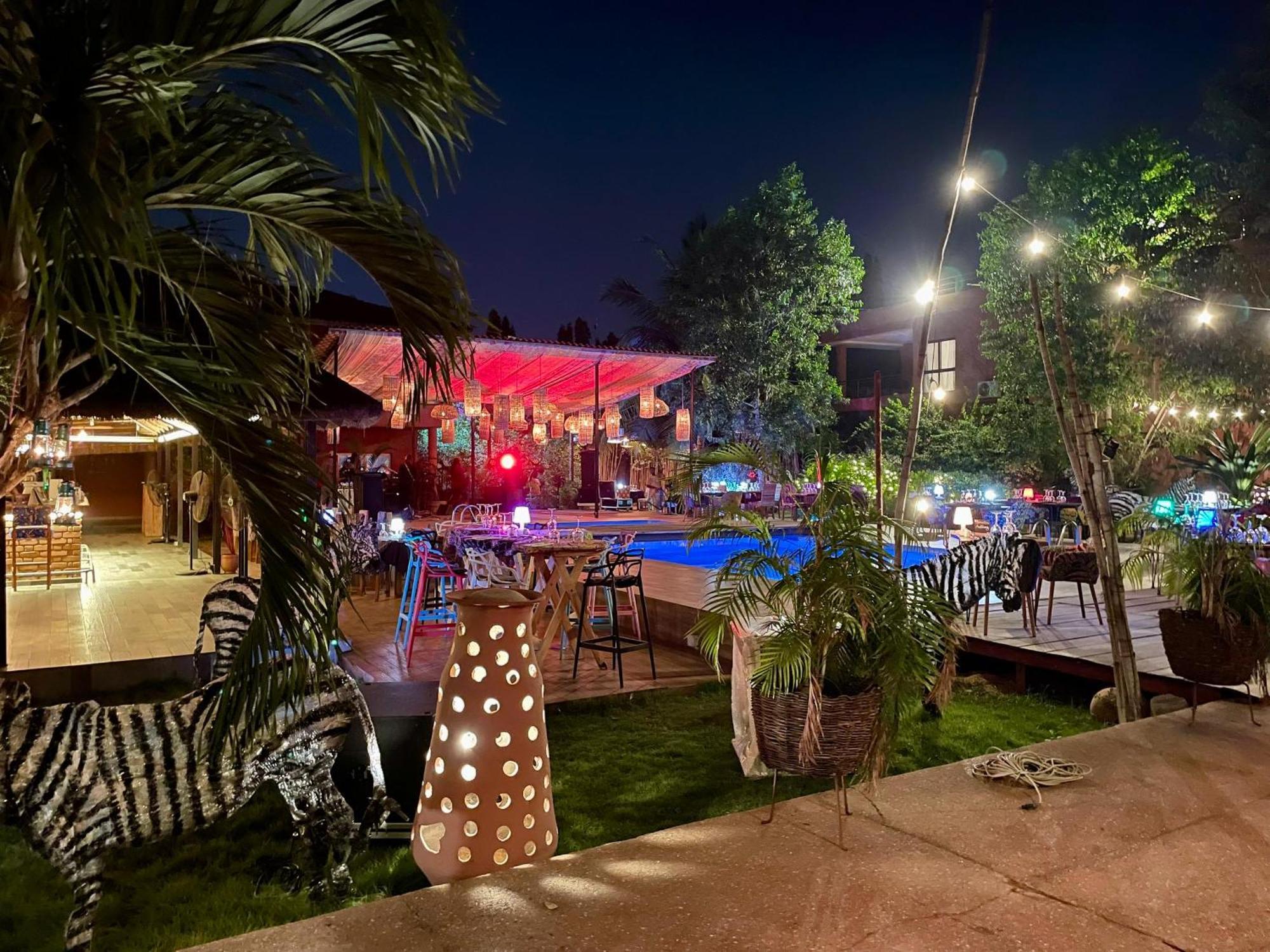 Le Patio Hotel Lome Bagian luar foto