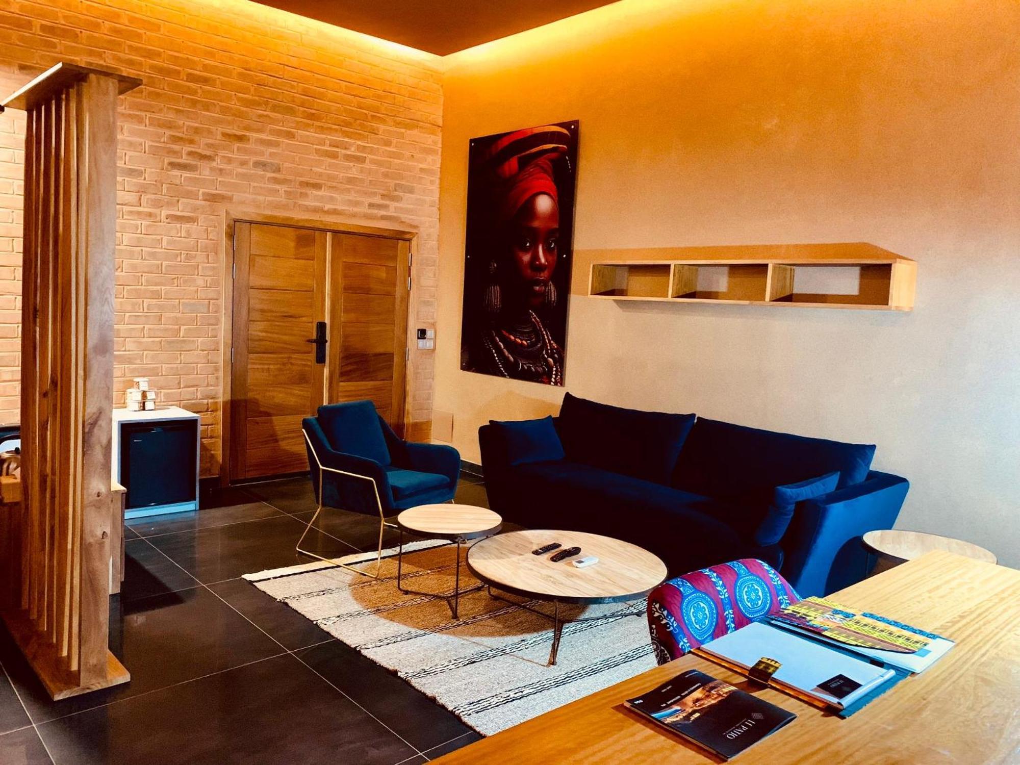 Le Patio Hotel Lome Bagian luar foto
