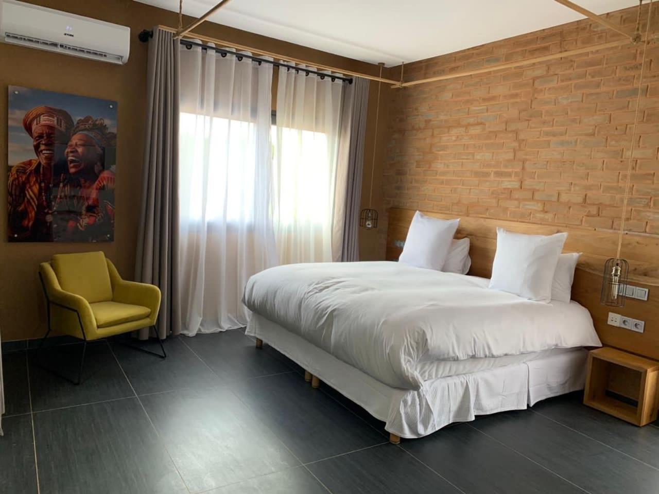 Le Patio Hotel Lome Bagian luar foto
