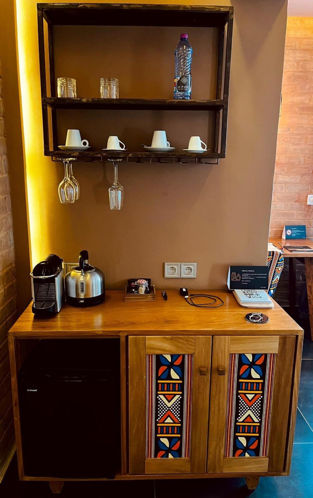 Le Patio Hotel Lome Bagian luar foto