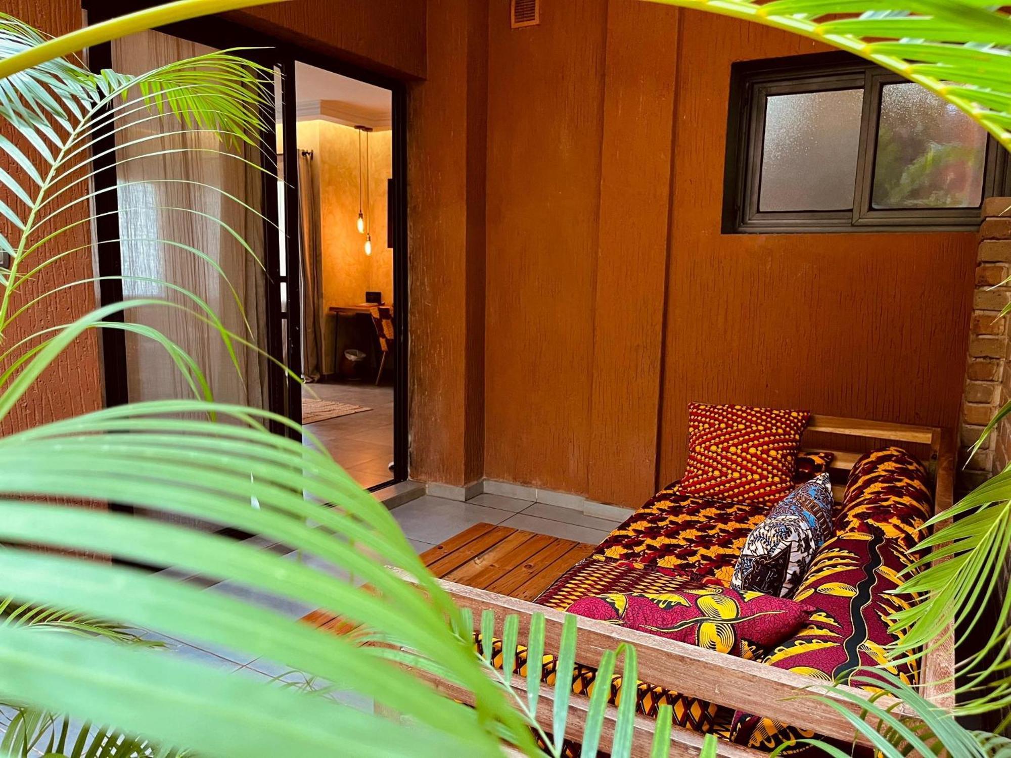Le Patio Hotel Lome Bagian luar foto