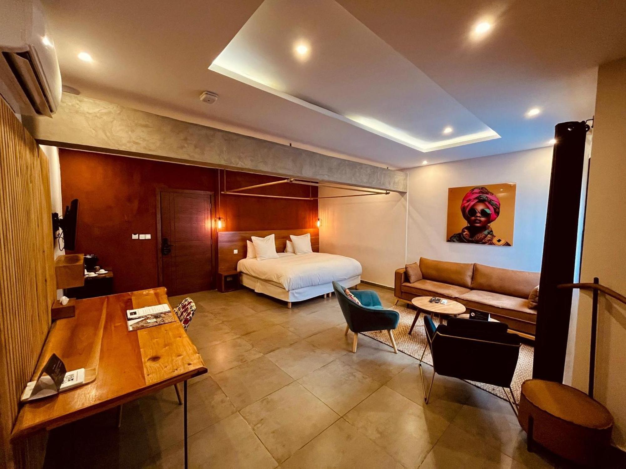 Le Patio Hotel Lome Bagian luar foto